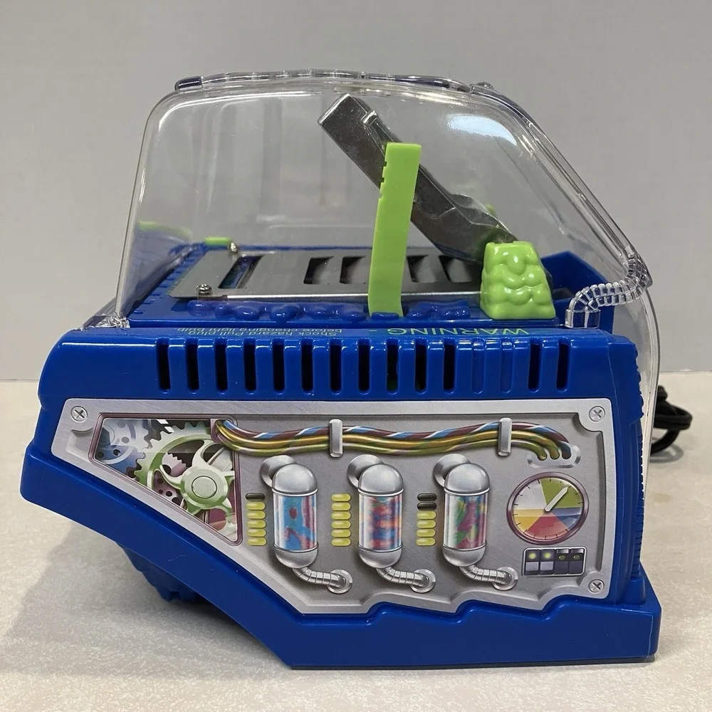 Crayola Crayon Maker Blue Electric Melt & Mold Machine Craft Toy w/bulb 2009